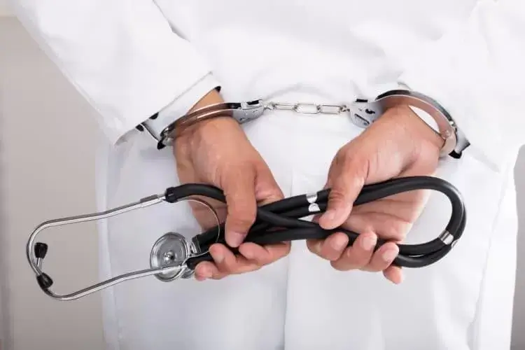 Atención a médicos demandados por mala praxis